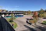 Landvetter Resecentrum sett från gångbron över Riksväg 27/40.