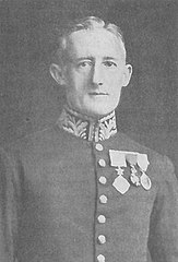 بيرسي كوكس، شغل منصب المقيم السياسي في بو شهر منذ العام 1904. أرسل لاستطلاع قوى ابن سعود، قتل في معركة جراب