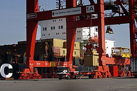 Cargo operations on the quay