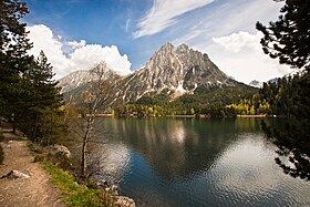 Les Encantats vus depuis le lac Saint-Maurice.