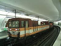 Work train at Vavin before the installation of platform screen doors