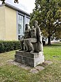 The sculpture Seated Swimmers in front of the swimming hall.