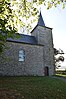 La chapelle Saint-Servais et son mobilier et la ferme fortifiée (façade nord et tour de guet ainsi que la toiture de ces deux parties de l'édifice) (M) et ensemble formé par ces bâtiments et les terrains qui l'entourent (S)