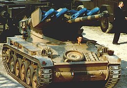 Un char léger AMX-13 équipé de missiles antichar Nord SS.11. Un total de 4 300 de ces engins furent perçus par l'armée française entre 1952 et leur retrait dans les années 1980.