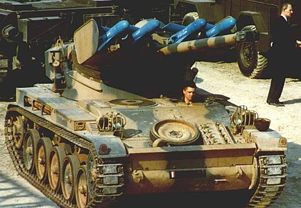 Лёгкий танк AMX-13, оснащенный противотанковыми ракетами Nord SS.11. В общей сложности 4300 этих бронеединиц были собраны французской армией в период с 1952 года до их снятия с вооружения в 1980-х годах.