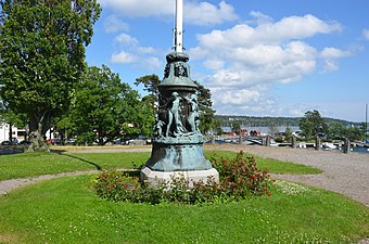 Christian Erikssons Sommar, flaggstångsbas