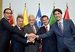 El presidente Enrique Peña Nieto junto con el presidente Sebastián Piñera nn Lima, Peru; 2018.