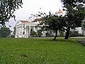 Vue du palais de Bogor depuis l'entrée principale