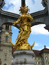 Fontaine de la Dame devant l'abbaye d'Einsiedeln.