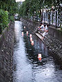 高津区民祭で灯籠流しが行われる溝口付近（2006年7月30日）