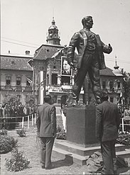 Откривање споменика Жарку Зрењанину у Зрењанину 1952.