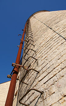 Échelle d'un silo d'Yyteri, un district de la ville de Pori, en Finlande. (définition réelle 2 580 × 4 130)