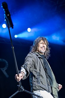 Hansen performing with Foreigner in 2016