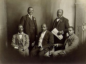 Die South African Native National Congress se delegasie in Londen, Junie 1914. Van links tot regs: Thomas Mapike, eerw. Walter Rubusana, eerw. John Dube, Saul Msane, Sol Plaatje.