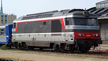 BB 67602 en tête d'une RRR à Amiens.