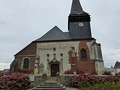 Façade de l'église Saint-Simon-et-Saint-Jude.