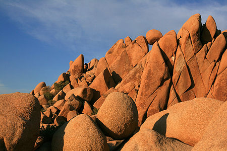 Weathered rocks at Joshua Tree National Park, by Mila Zinkova