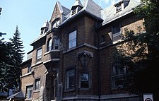 La Maison Lafleur, aujourd'hui le Centre Newman, au 3484 rue Peel, à Montréal.