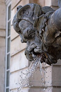 Fontaine de neptue (détail).