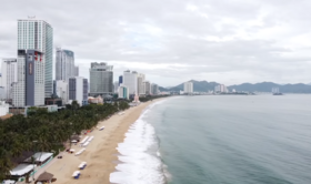 Skyline le long de la plage de Nha Trang