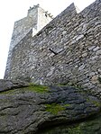 Burgruine Lobenstein: Außenmauer und Turm