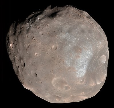 Le satellite Phobos de Mars vu le 23 mars 2008 à 6 800 km de distance par l'instrument HiRISE.