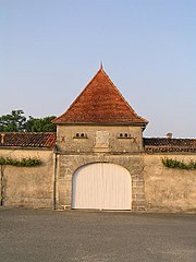 Pigeonnier porche de Gallienne à Javrezac (Charente) .