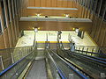 通往月台的手扶電梯（2005年10月9日）