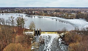 Плотина недействующей ГЭС на реке Уж в селе Немировка