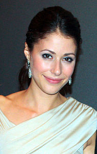 Amanda Crew