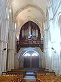 L'entrée avec la tribune et l'orgue.