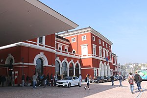 Bahnhofgebäude, Piazzale della Stazione (2017)