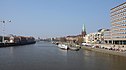 Blick von der Wilhelm-Kaisen-Brücke auf die Teerhofbrücke. Links: Teerhof. Rechts: Schlachte und Martini-Kirche