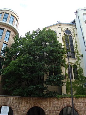 Chevet de la cathédrale Notre-Dame du Liban sise dans l'enceinte de l'Institut Curie, rue Lhomond à Paris.