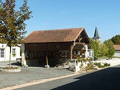 Place et salle des fêtes conviviale.