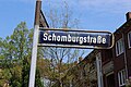 Schomburgstraße: Strichenden beim kleinen e, großen S und kleinen s horizontal, keine Unterlänge beim ß