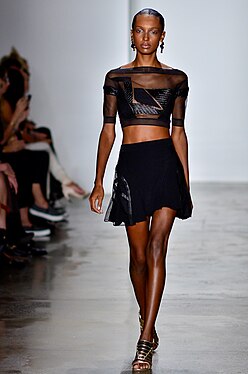 Jasmine Tookes desfila pela grife americana Ohne Titel na New York Fashion Week de 2015