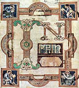 Incipit carolingio del siglo IX, que combina decoración hiberno-sajona con representaciones clasicistas de los evangelistas.