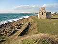 Villa romana - Resti del porticato che congiungeva le grandi terme (nascoste dalla torretta) e la pars urbana (sulla destra)