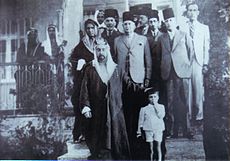 الملك عبد الله مع أهالي فلسطين عام 1930.
