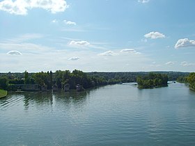 Vue de l'ancien pont de Poissy et de l'îlot Blanc (à droite)