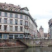 no 1, à l'angle du 18, quai Saint-Nicolas.