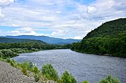 Plaine inondable et forêts mixtes le long de l'Aniouï.