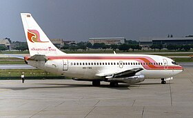 HS-TBC, le Boeing 737 impliqué dans l'accident, ici à l'aéroport international Don Muang en septembre 1986.