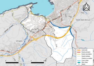 Carte en couleur présentant le réseau hydrographique de la commune