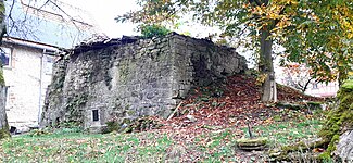 Gebäude- oder Kellerrest an der nordwestlichen Ecke der Burgruine