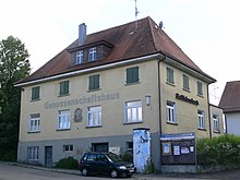 Othala-Rune auf Gipsrelief auf einem Haus in Gornhofen, 1935 erbaut