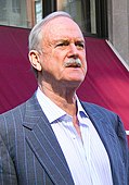 John Cleese interprète Archie Leach