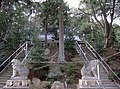 参道（拝殿から上段方向） 本殿・八幡宮それぞれに参道を付す。