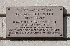 Plaque au no 10.